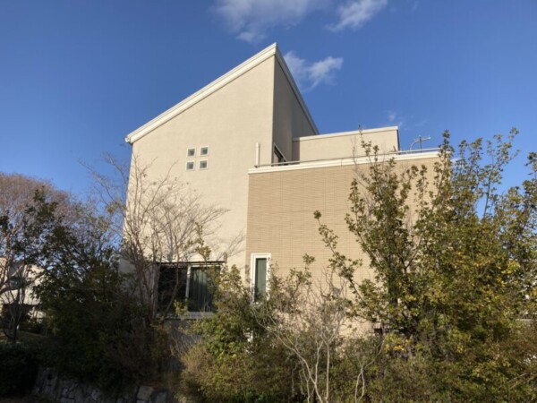 外壁塗装は艶ありと艶なしでどう変わる？仕上がりの差と選び方を徹底解説サムネイル