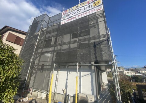 福岡県太宰府市白川のT様邸で外壁の苔・藻・カビの発生を改善する外壁カビ取り特殊洗浄工事を行っています。2026年1月6日着工です。【HPより】