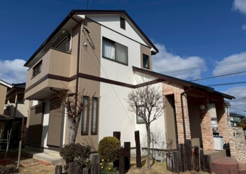 福岡県古賀市花見東のY様邸で外壁のひび割れや屋根の色あせを整え、建物全体をきれいに仕上げる塗装工事を行いました。2026年2月9日着工です。【HPより】