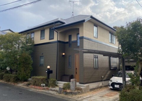 福岡県大野城市月の浦のS様邸で外壁の汚れと屋根の色あせを改善する外壁塗装と屋根塗装工事を行いました。2026年1月23日完成です。【HPより】