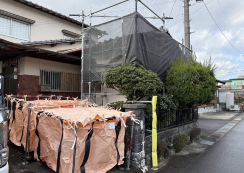 福岡県朝倉郡筑前町当所のM様邸で築50年の外壁モルタル浮きと落下の不安を改善する外壁補修を含むリフォーム工事を行っています。2026年1月10日着工です。【HPより】
