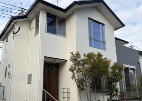 福岡県筑紫野市紫のF様邸で、築15年を迎えた住まいの外壁・屋根・基礎塗装工事を行いました。2026年2月5日完成です。【HPより】