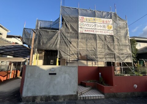 福岡県春日市塚原台のT様邸で外壁の汚れと屋根の色あせをきれいに整える塗装工事を行っています。2026年3月14日着工です。【HPより】