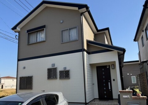 福岡県朝倉郡筑前町二のM様邸で外壁のチョーキング現象と屋根の劣化を改善する塗装・シーガード工事を行いました。2026年5月17日完成です。【HPより】