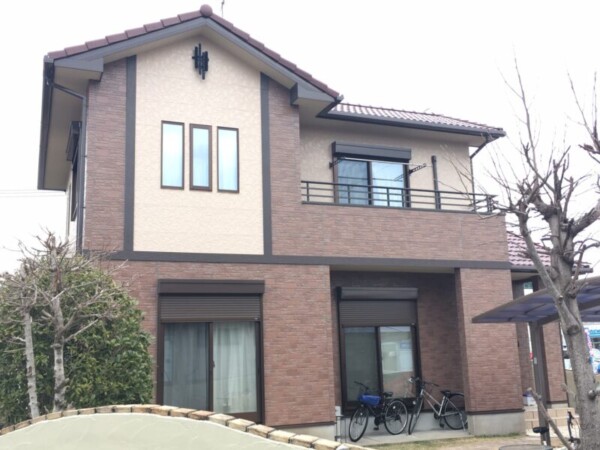 外壁の凹みは塗装で隠れる？補修が必要な理由と見積もり時の確認ポイントサムネイル