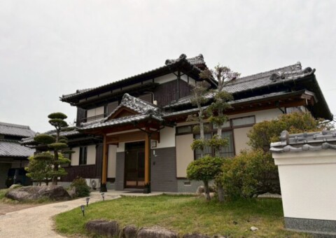 福岡県福岡市東区和白東のK様邸で色落ちした木部と防水性が低下した外壁を整え和の風合いを生かす塗装工事を行いました。2026年4月18日完成です。【HPより】