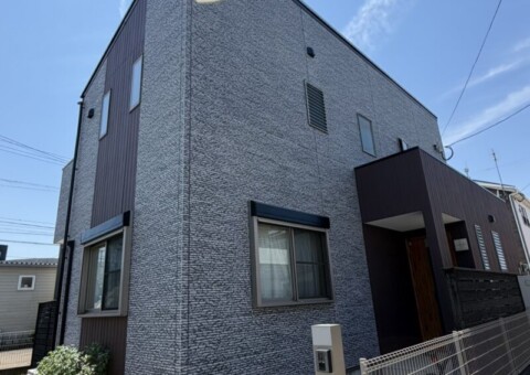 福岡県大野城市南ヶ丘のU様邸で通り沿いに面した外壁の汚れと屋根の保護機能を整え品よく引き締まった外観へ仕上げる塗装工事を行いました。2026年6月10日着工です。【HPより】