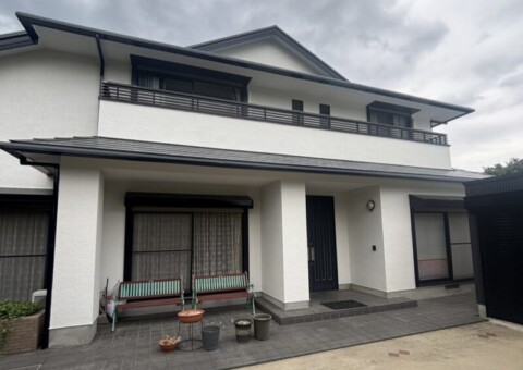 福岡県糸島市二丈深江のS様邸で外壁の防水性低下と屋根の色あせを整え落ち着きのある外観を長持ちさせる塗装工事を行いました。2026年5月26日完成です。【HPより】