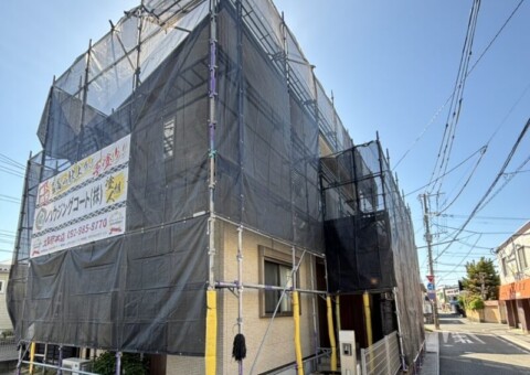 福岡県大野城市南ヶ丘のU様邸で通り沿いに面した外壁の汚れと屋根の保護機能を整え品よく引き締まった外観へ仕上げる塗装工事を行っています。2026年5月9日着工です。【HPより】