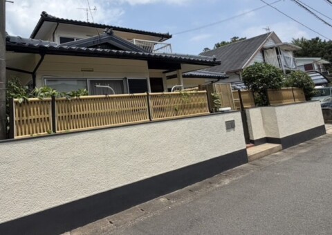 福岡県小郡市小郡のK様邸でエスケー化研「エスケーバイオマス無機GR」を使用し、外壁の色あせと屋根の塗膜劣化を改善する塗装工事を行いました。2026年7月21日完成です。【HPより】