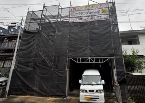 福岡県福岡市西区姪の浜のWアパート様で外壁の色あせと屋根の塗膜劣化を改善する塗装工事を行っています。6月4日着工です。【HPより】