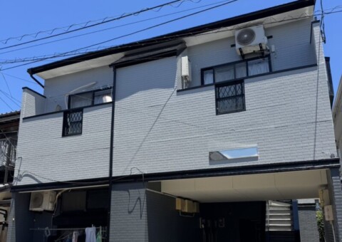 福岡県福岡市西区姪の浜のWアパート様で外壁の色あせと屋根の塗膜劣化を改善する塗装工事を行いました。2026年7月8日完成です。【HPより】