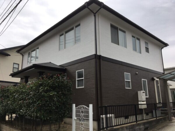 外壁の見切り材は塗装が必要？幕板・帯板の傷みと見ておきたいポイントサムネイル