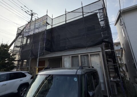 福岡県太宰府市紫のH様邸でチョーキングや汚れを改善する外壁・屋根塗装工事を行っています。2026年7月17日着工です。【HPより】
