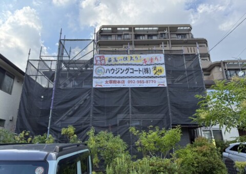 福岡県筑紫野市紫のK様邸で色あせやコケを改善する外壁・屋根塗装工事を行っています。2026年7月16日着工です。【HPより】