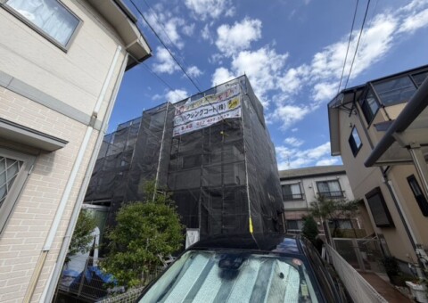 福岡県福岡市早良区田村のS様邸で色あせを改善する外壁塗装と防水性能を高める屋根塗装工事を行っています。2026年7月4日着工です。【HPより】