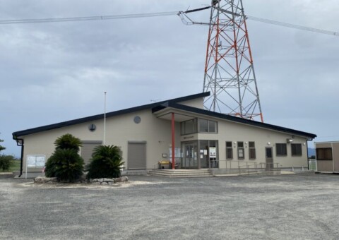 福岡県朝倉郡筑前町朝日の朝日西コミュニティセンター様でエスケー化研の「クリーンマイルドフッ素」を使用し、建物の防水性能を維持する外壁屋根塗装工事を行いました。2026年9月3日完成です。【HPより】