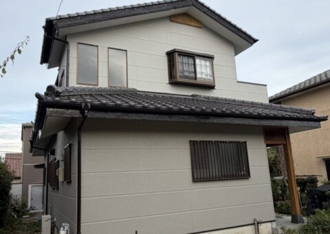 福岡県筑紫野市原田のM様邸でプレマテックスの「タテイル」を使用し、チョーキング現象を改善する外壁塗装工事を行いました。2026年8月28日完成です。【HPより】
