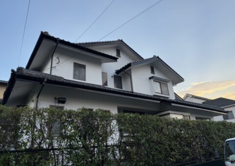 福岡県筑紫野市美しが丘南のM様邸で日本ペイントの「グランセラトップ」を使用し、塗膜の防水性能を整える外壁塗装工事を行いました。2026年9月2日完成です。【HPより】