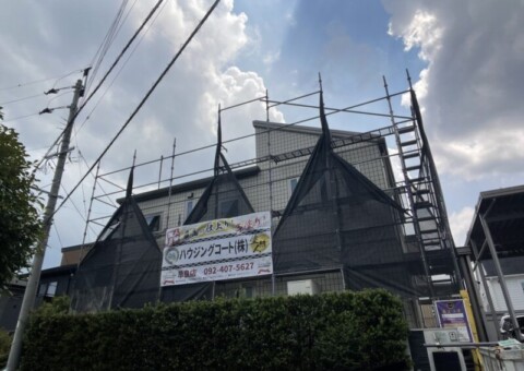 福岡県福岡市西区吉武のS様邸でコケやカビによる汚れを改善する外壁2面の高圧洗浄と塀塗装を行っています。2026年8月21日着工です。【HPより】