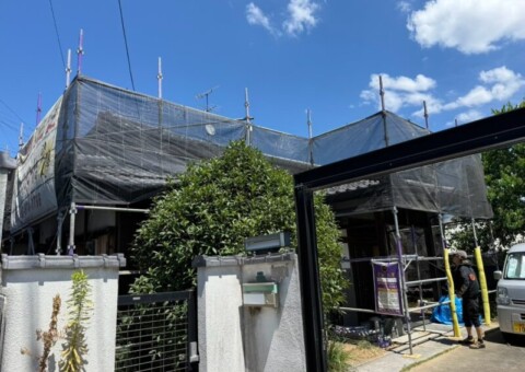 福岡県福岡市東区水谷のZ様邸で目地まわりの傷みに対応する外壁塗装工事を行っています。2026年8月10日着工です。【HPより】