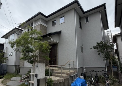 福岡県筑紫野市紫のO様邸で日本ペイントの「グランセラトップ」を使用し、外壁の汚れと屋根の色あせをきれいに整える塗装工事を行いました。2026年10月9日完成です。【HPより】