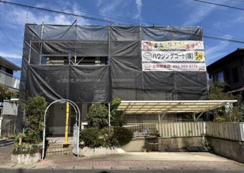 福岡県太宰府市青山のK様邸で外壁の汚れと屋根の傷みを整える塗装と一部Cガード工事を行っています。2026年9月24日着工です。【チラシより】