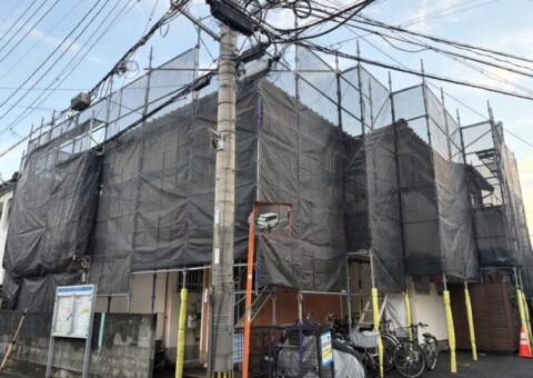 福岡県福岡市城南区田島のコーポI様で外壁の汚れと屋根の塗膜の傷みを整える塗装工事を行っています。2026年9月14日着工です。【HPより】