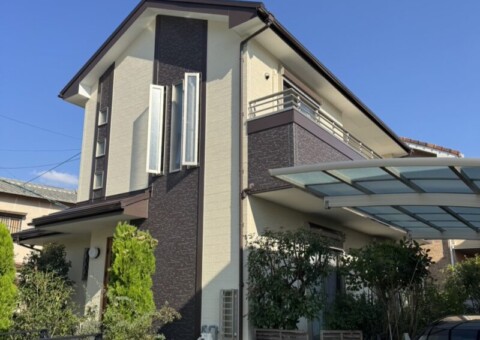 福岡県福岡市早良区次郎丸のU様邸でイーサンクの「エシカルプロクール」を使用し、外壁の汚れと屋根の傷みに対応する塗装とカバー工事を行いました。2026年10月14日完成です。【HPより】