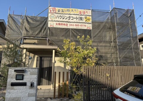 福岡県筑紫野市美しが丘南のS様邸で外壁の色あせと屋根の塗膜の傷みに対応する塗装工事を行っています。2026年10月17日着工です。【HPより】